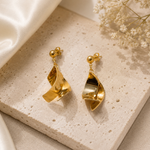 Load image into Gallery viewer, Sculptura Twist Earrings – 18K Gold Plated
