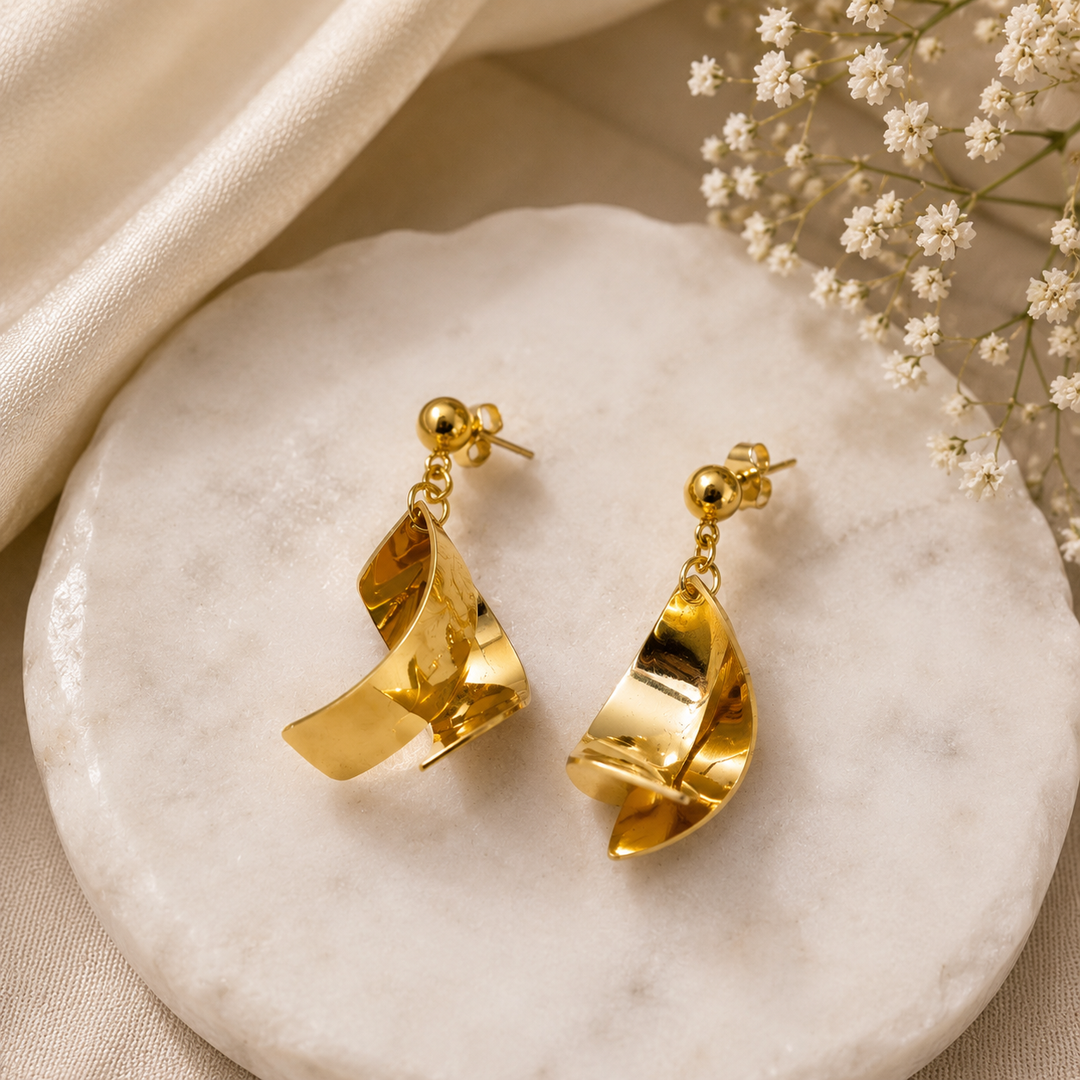 Sculptura Twist Earrings – 18K Gold Plated