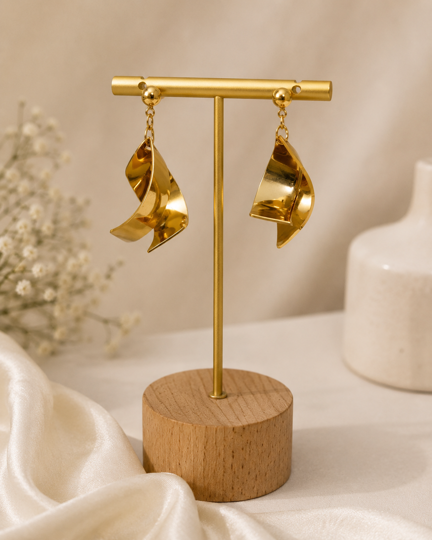 Sculptura Twist Earrings – 18K Gold Plated