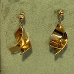 Load image into Gallery viewer, Sculptura Twist Earrings – 18K Gold Plated